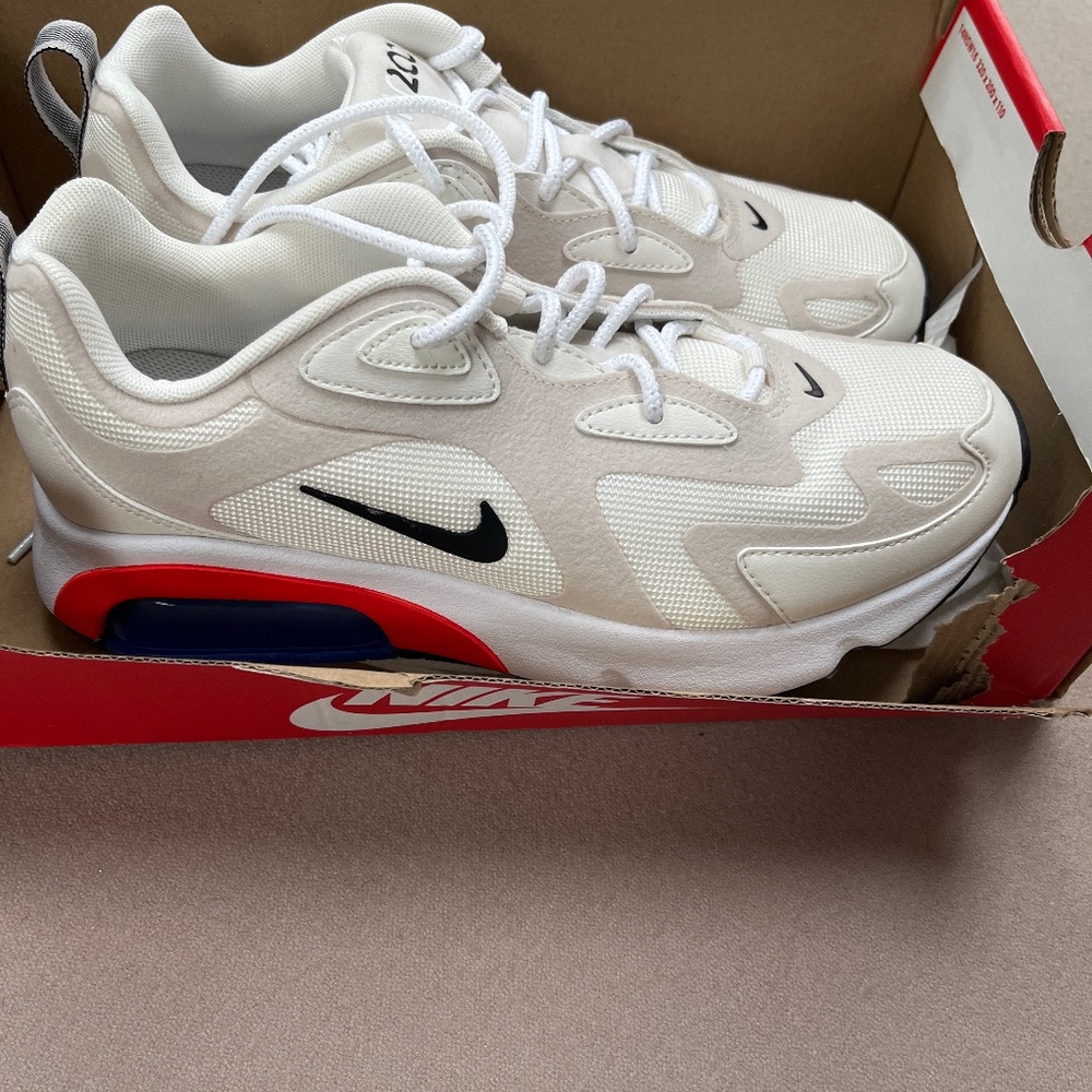Nike women’s Air Max 200